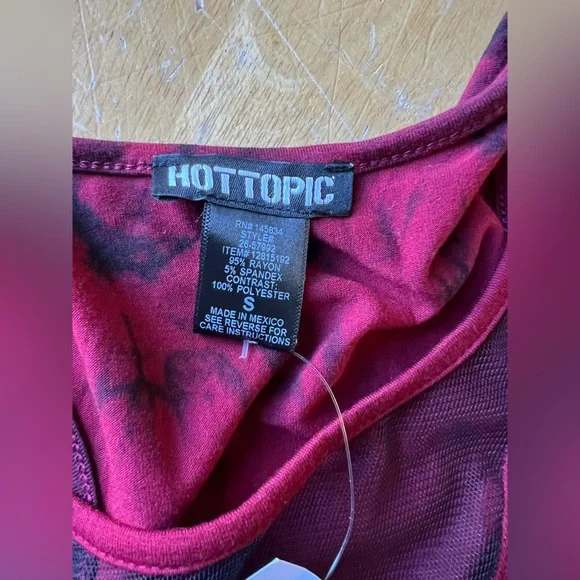 Hot Topic maroon/red and black tie-dyed, Graphic Tank Top sparkly skull - Picture 3 of 10